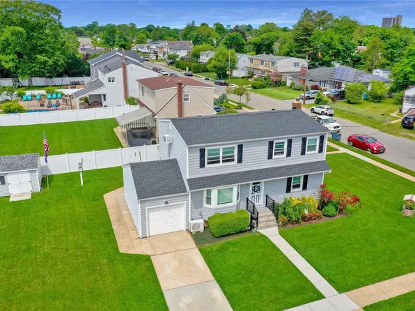 450 Hilda Street, East Meadow, NY 11554