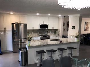 1361 W Golfview Dr, Pembroke Pines, FL 33026