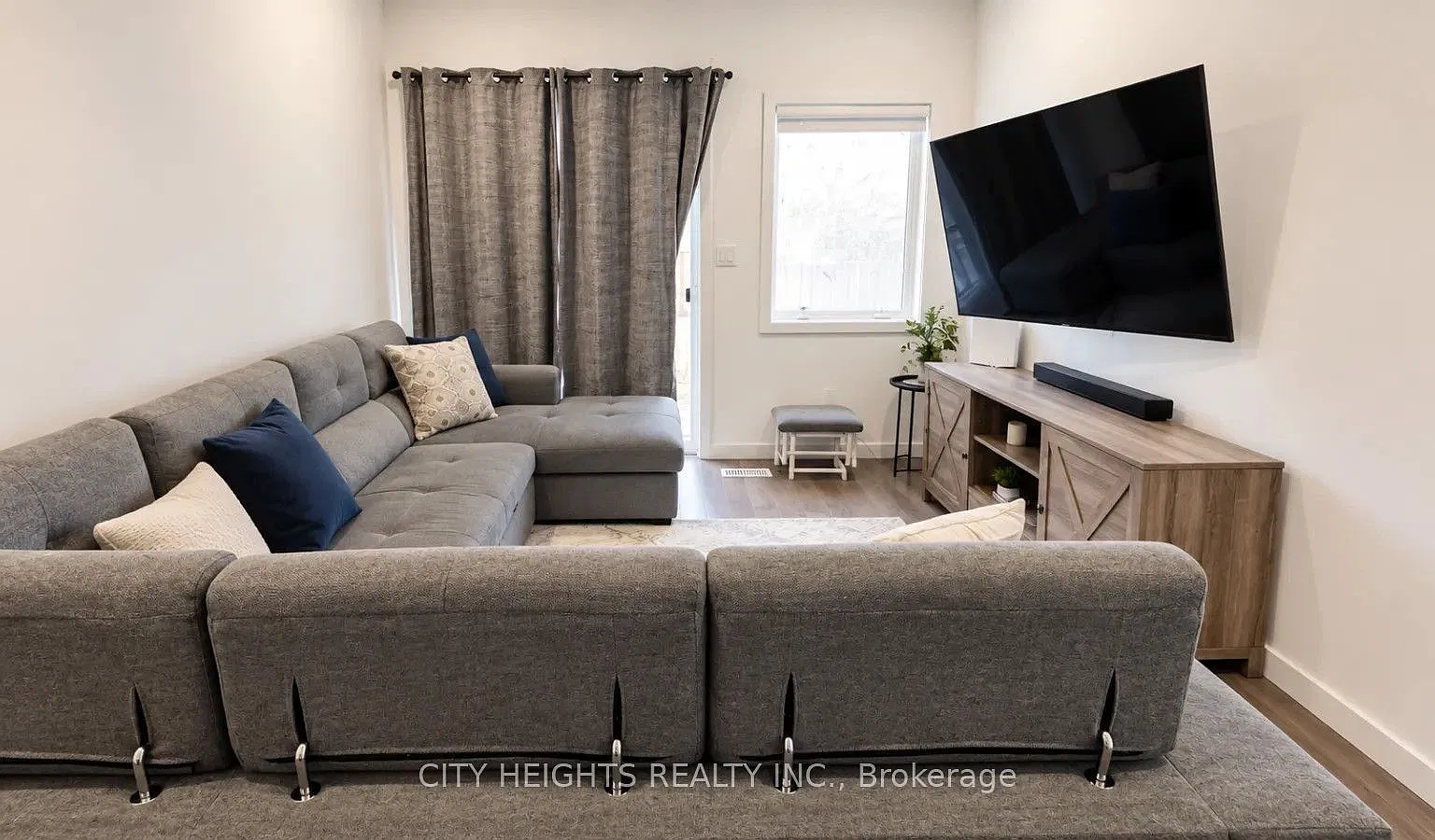 3 bed, $2,500 — Photo 1