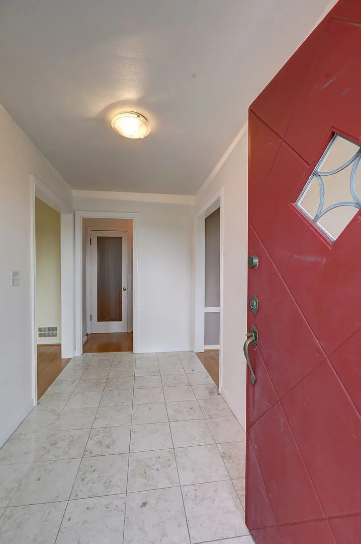 Unique Laurelhurst 3 Bedrooms with 2 Bathrooms Home Close to UW! — Photo 4