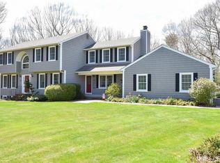 88 Glen Hill Dr, Saunderstown, RI 02874