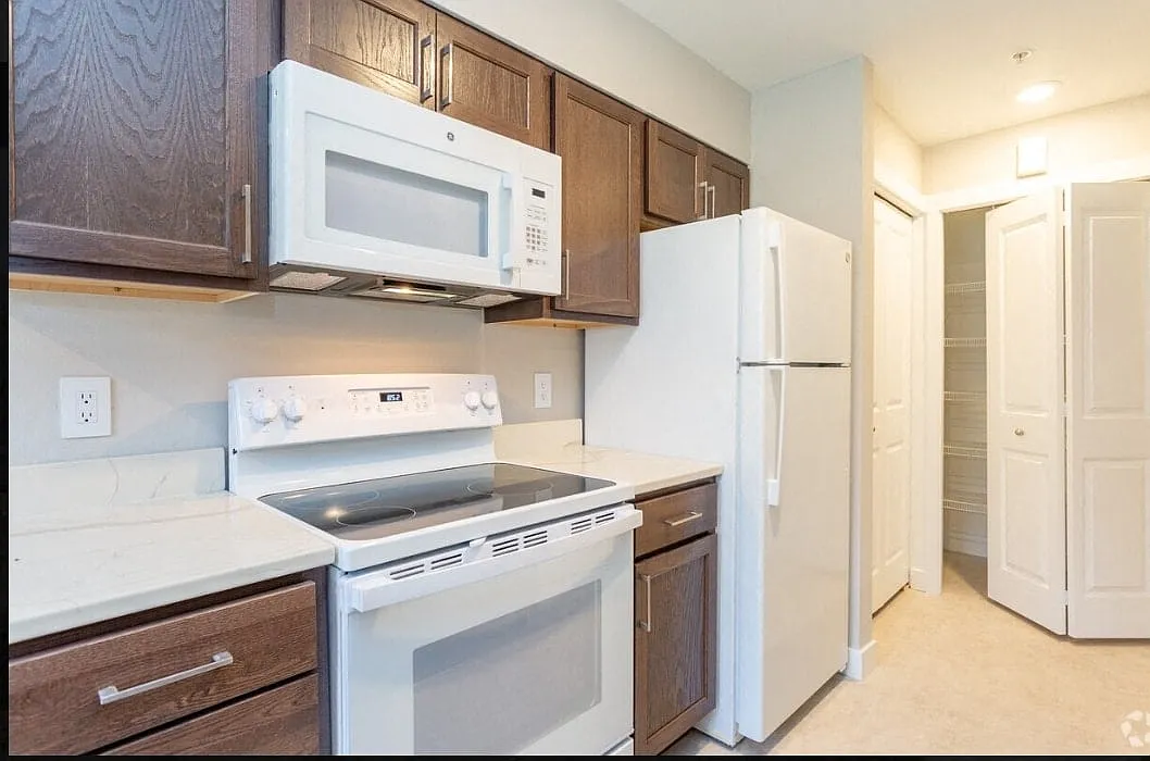 North Hillburn Apartments — Photo 4