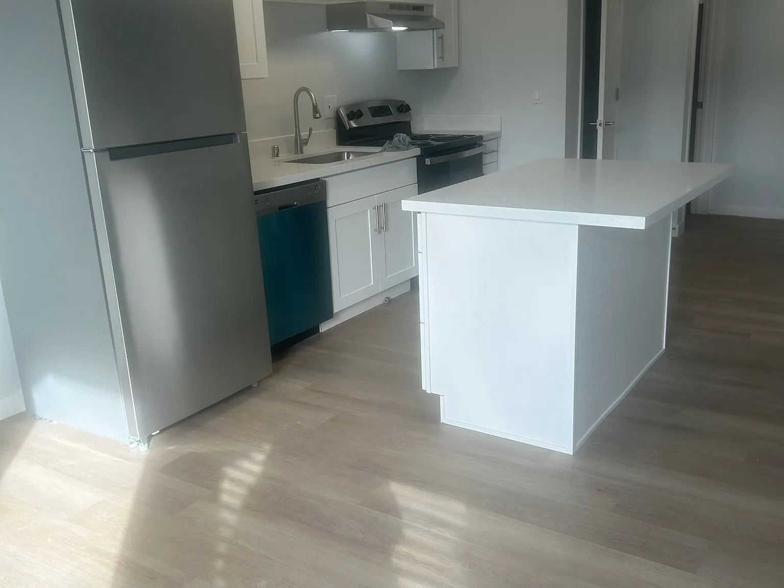 1 bed, 700 sqft, $1,600 — Photo 2