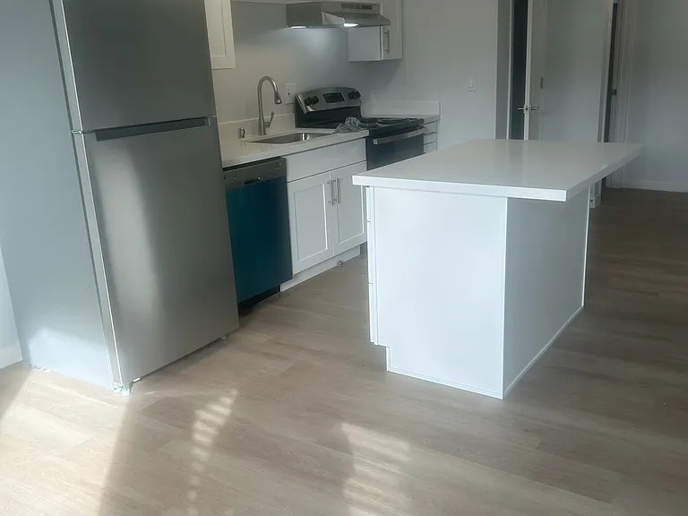 15510 2nd Ave S #5 — Photo 2