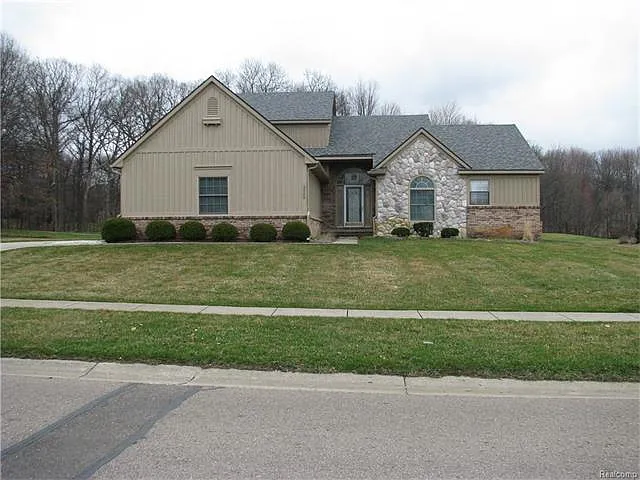 2309 Mayfair Dr photo 1