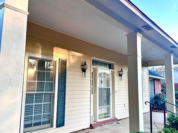 2nd image of 508 Heath Pl