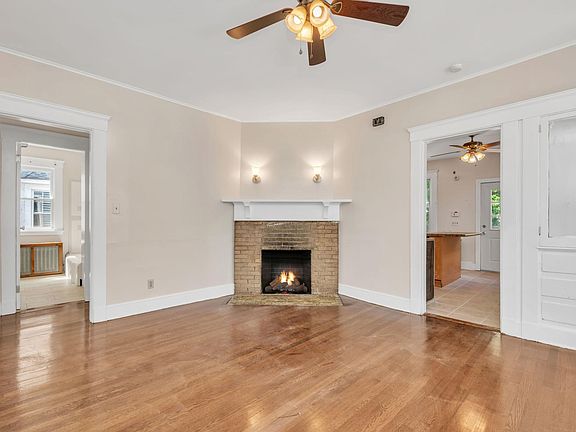 3rd image of 98 Putnam Ave