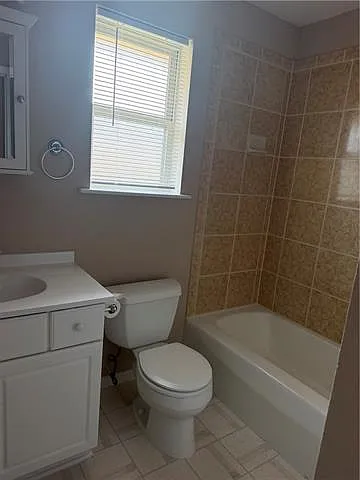 3 bed, 1.0 bath, 1050 sqft, $1,400 — Photo 4
