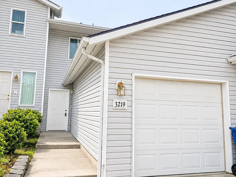 3219 N Thicket Ln — Photo 1