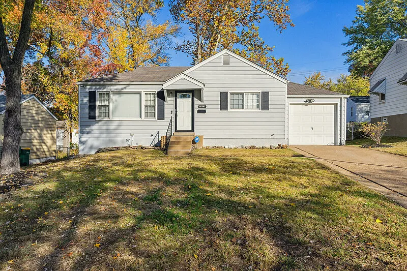 1213 Ashford Dr photo 1