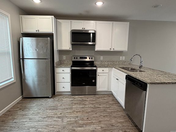 5th image of 324 Drake St #2