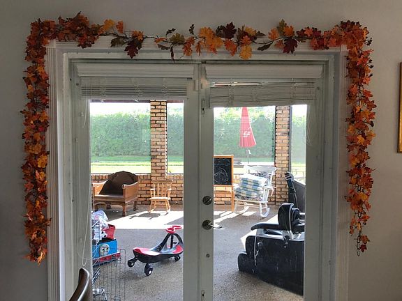 door to the screen patio