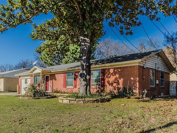 2nd image of 1421 Mosley Dr