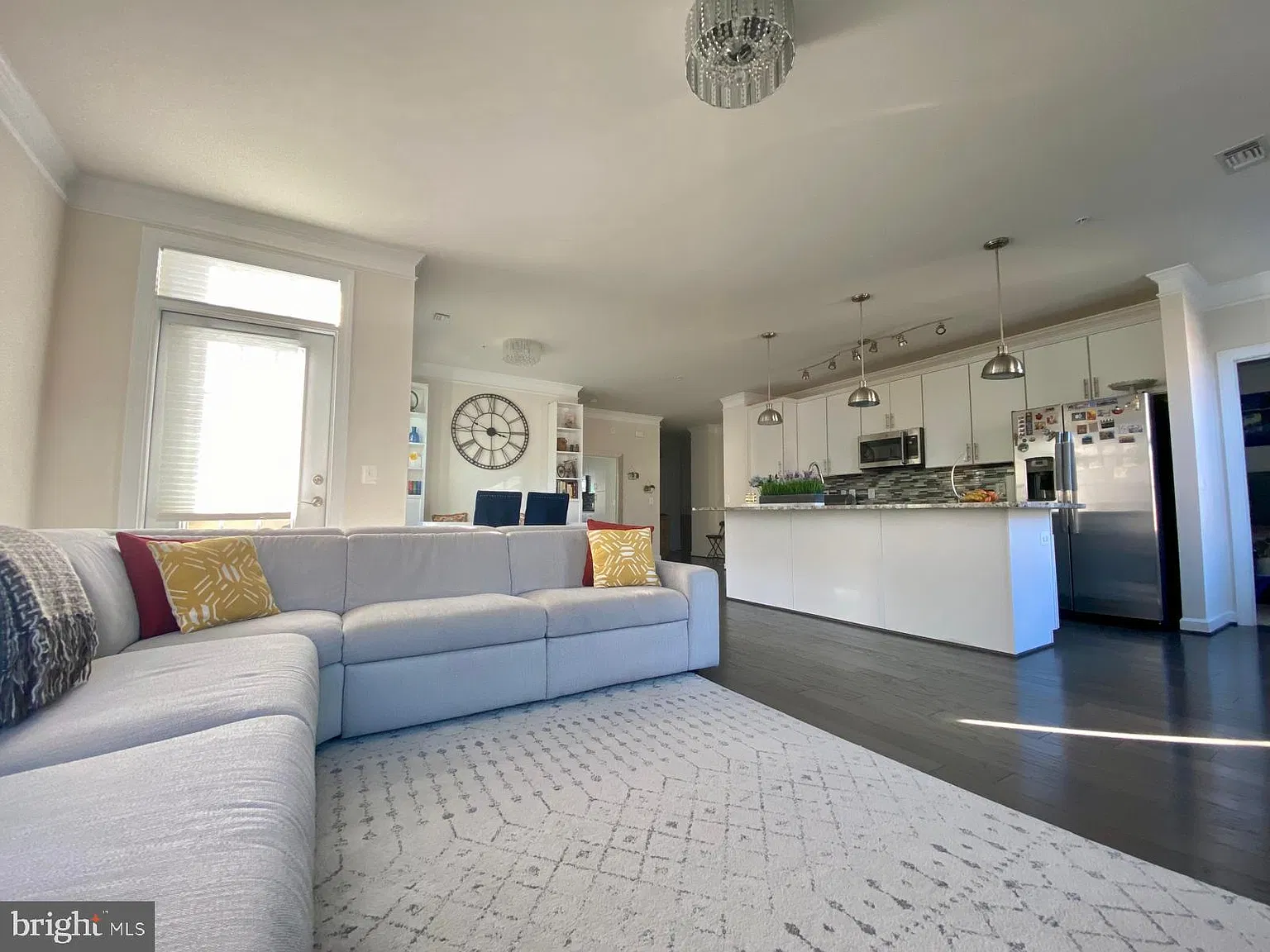 13740 Endeavour Dr — Photo 2
