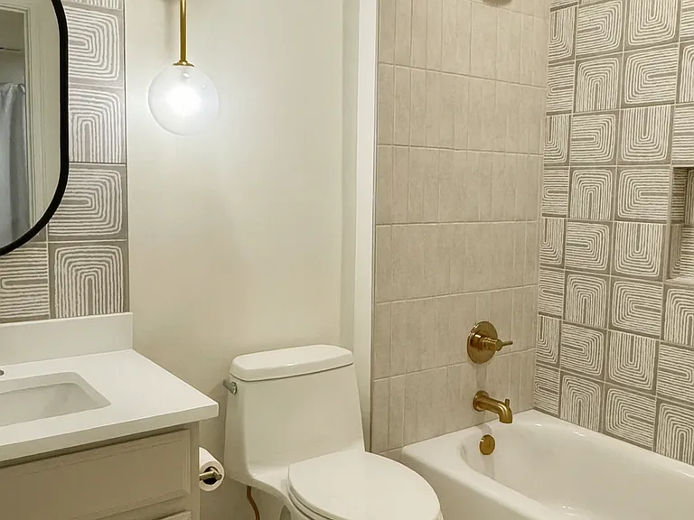 Secondary full bath