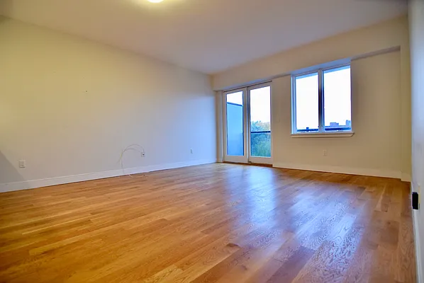 Rented by Safdie Realty Group | media 36