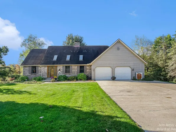 3085 Chisholm Trl, Chelsea, MI 48118