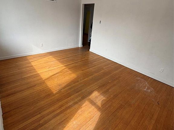 5th image of 9437 Cote Brilliante Ave