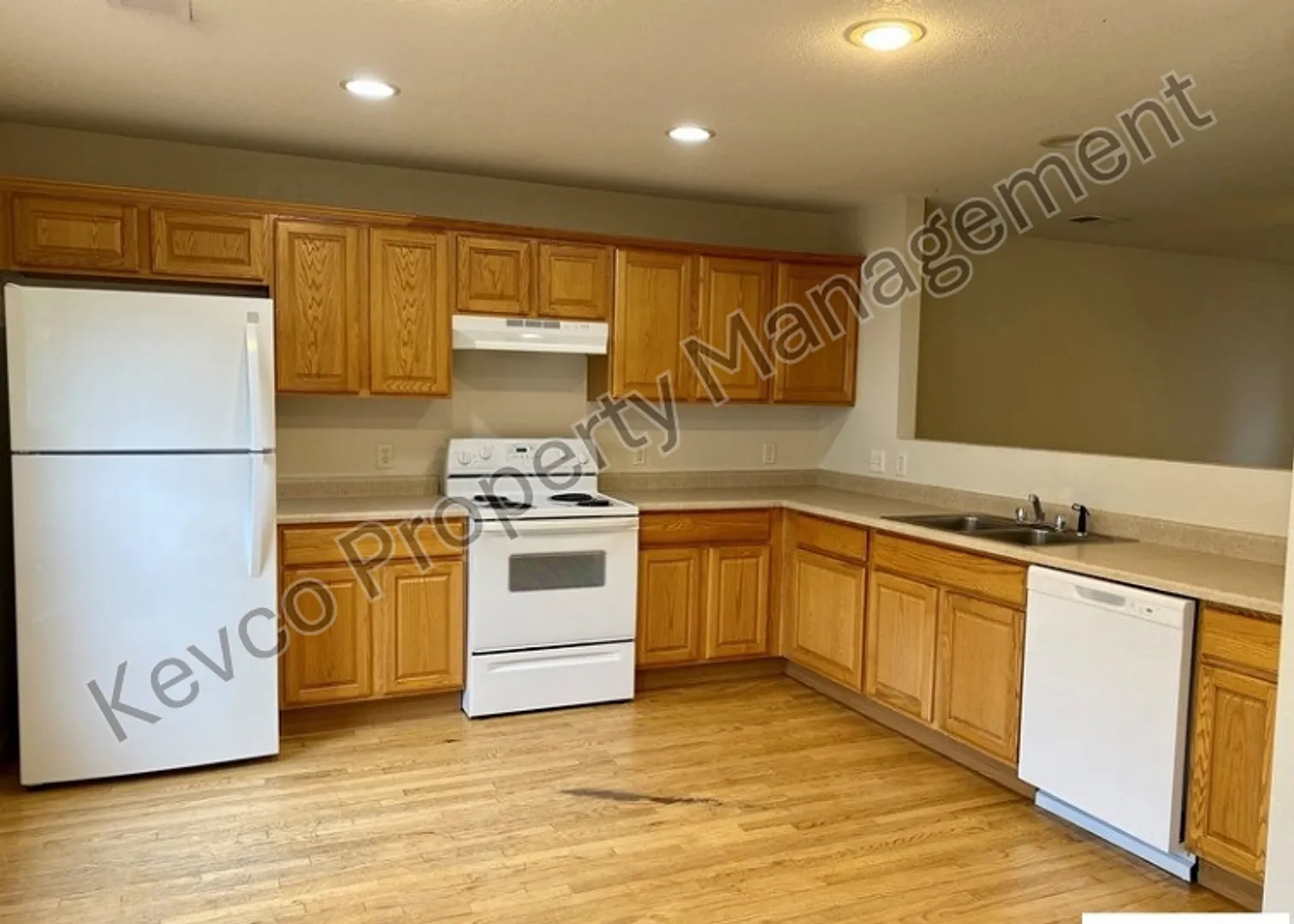 Four Bedroom Home with Mowing Services — Photo 4