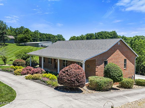 3rd image of 239 Sequoyah Rd
