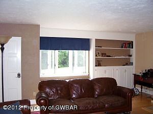 Family Room w/Fireplace
