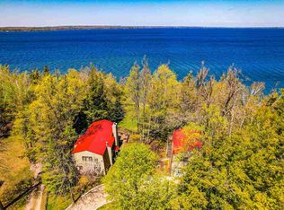 1400 Round Point Dr, Indian River, MI 49749