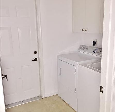 5th image of 2817 Center Court Drive #1-26