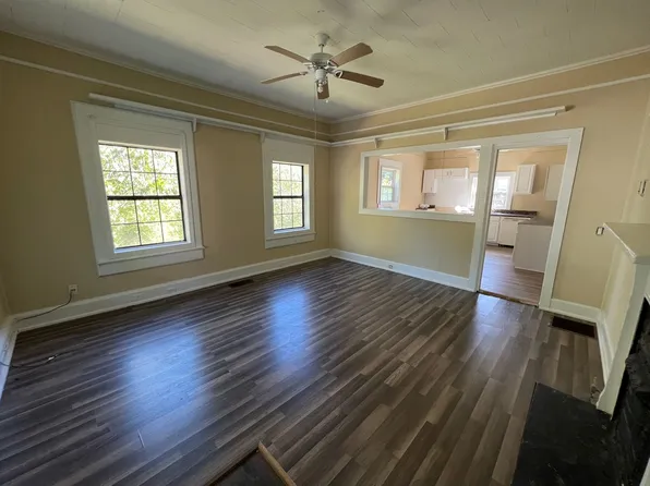 28 Maple St, Grantville, GA 30220