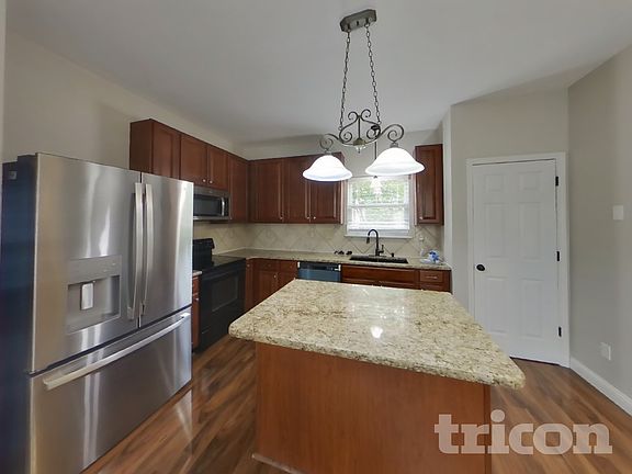 4th image of 621 Summer Stone Dr