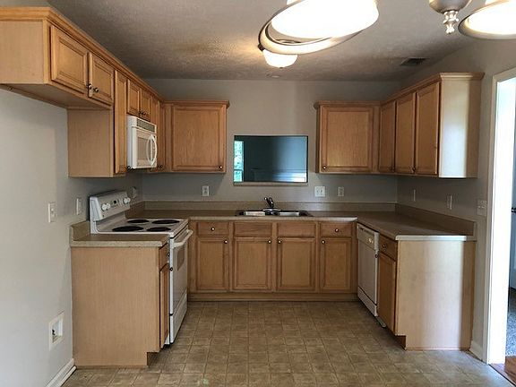 3rd image of 1546 Ballater Dr