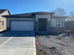 20683 Skyview Ln, Spring Hill, KS 66083