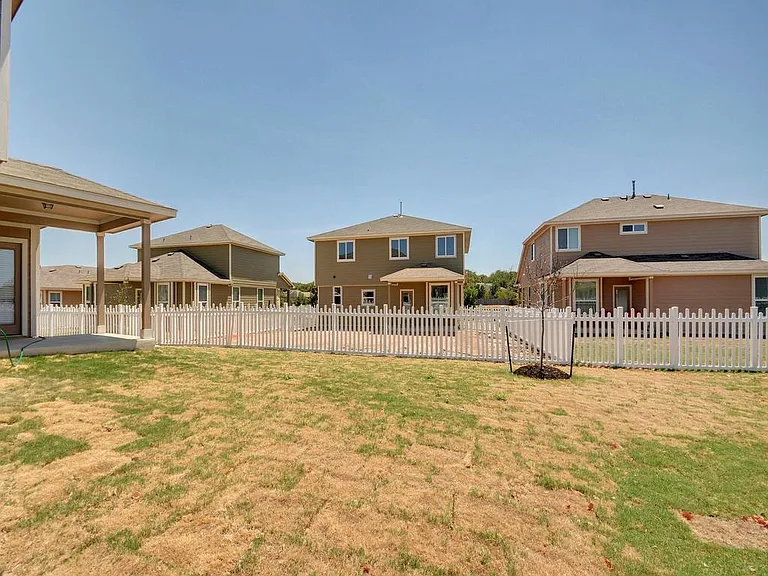 2015 Barker House Cv — Photo 31
