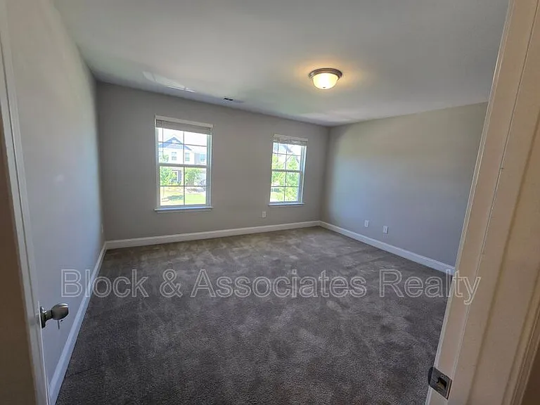 5553 Marblehead Dr — Photo 13