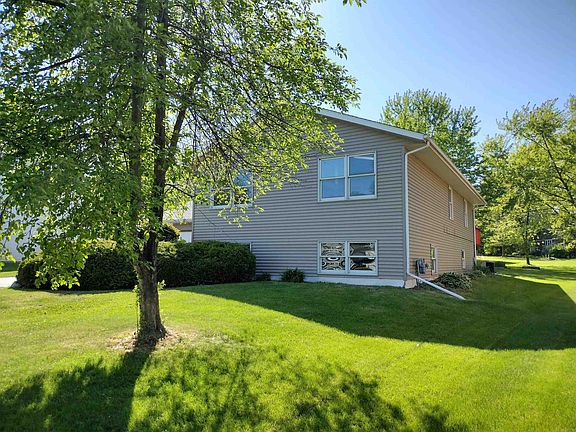 3rd image of 1127 Candlewick Dr NW