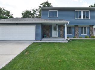 324 Shiloh Ln, Elgin, IL 60120