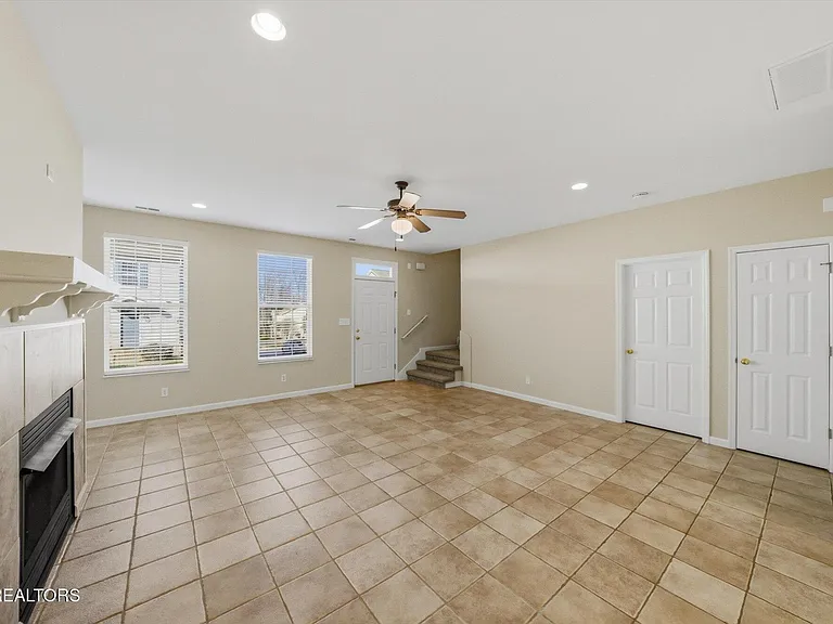 10724 Prince Albert Way — Photo 3
