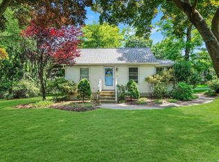 31 Hickory Rd, Rocky Point, NY 11778