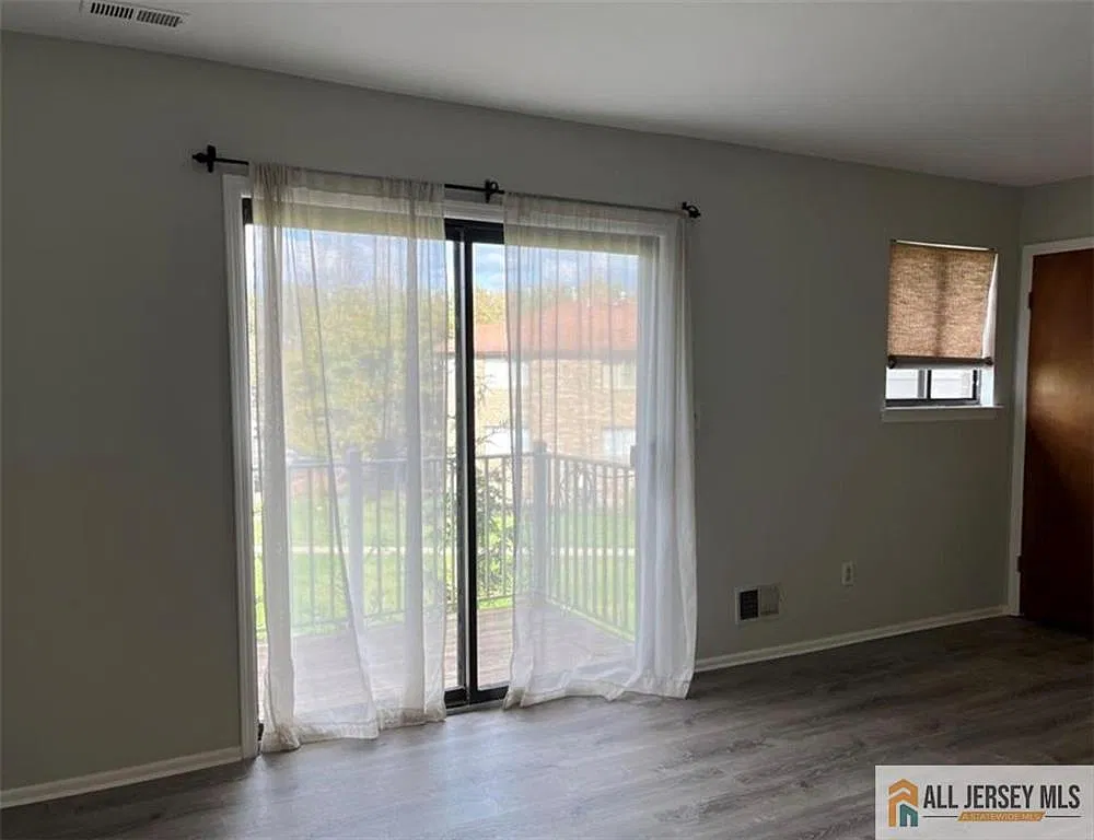 2 bed, 2.0 bath, 936 sqft, $2,350 — Photo 4