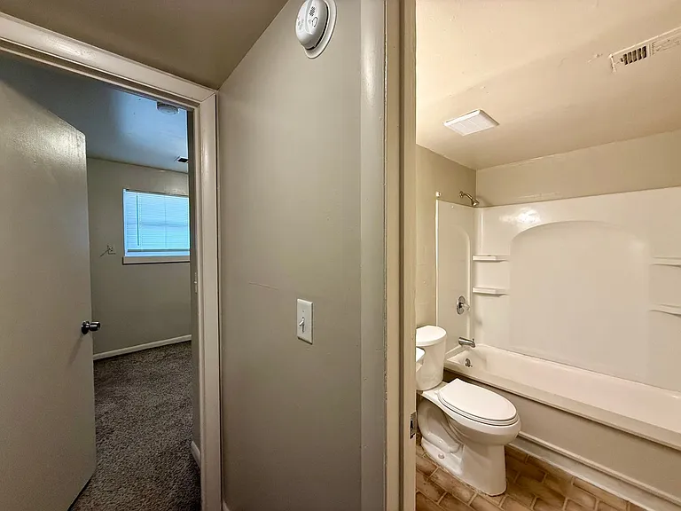 2424 W Savannah St — Photo 17