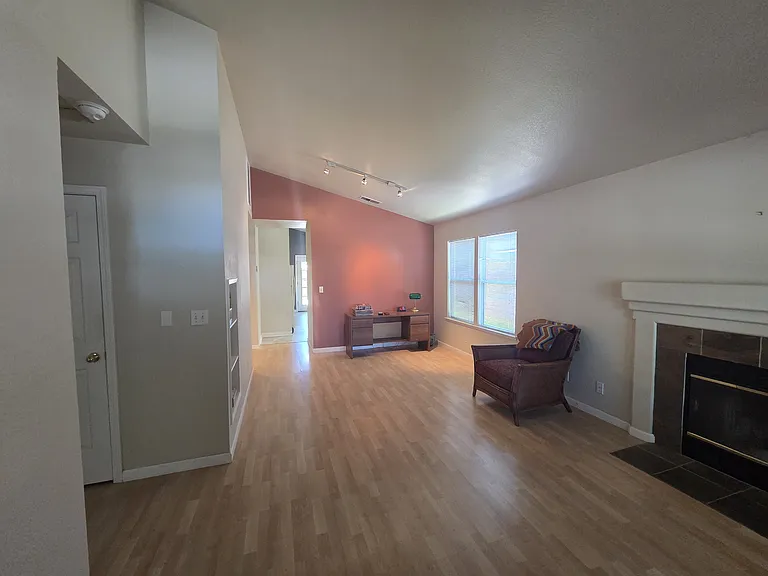 1412 Olympic Dr — Photo 6
