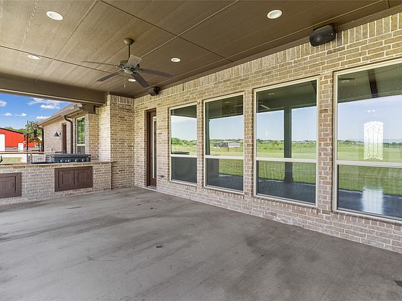 5th image of 377 Russell Ln