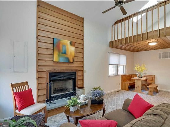 2nd image of 32796 Ashwood Dr