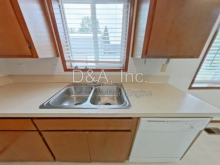 1451 Cedar St — Photo 5