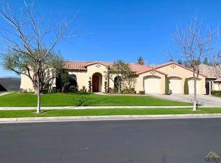 10806 Gainsborough Ct, Bakersfield, CA 93312