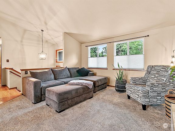 4th image of 1001 15th Ave
