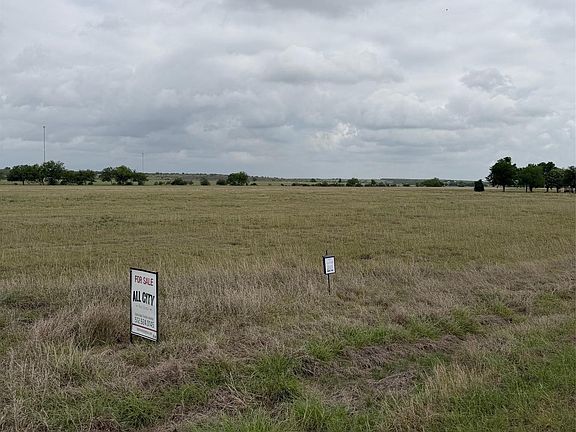 3rd image of 330 Airfield Rd