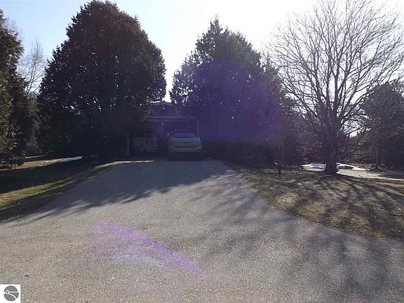 3rd image of 8784 E Traverse Hwy