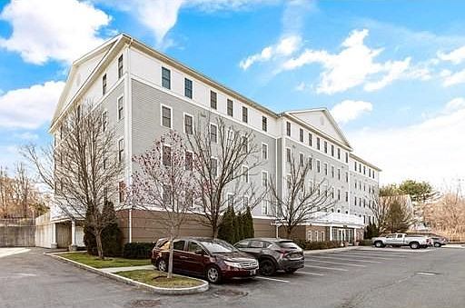 1st image of 10 Crowninshield St Unit 402