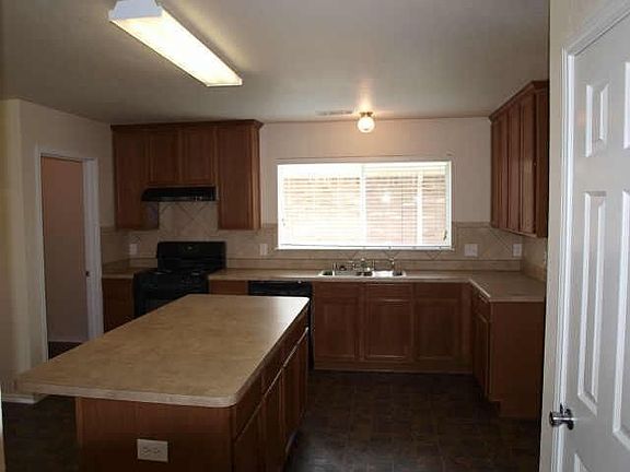 3rd image of 213 Butternut Dr