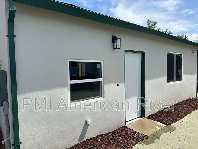 2 bed, 1.0 bath, 600 sqft, $1,545 — Photo 4